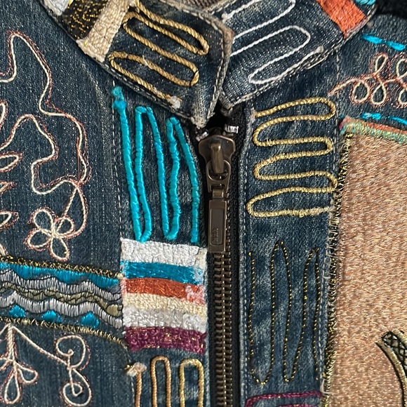 CHICO’S DENIM EMBROIDERED VEST - Picture 3 of 10